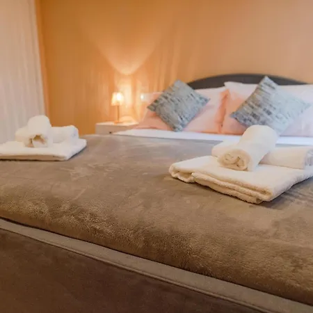 Secret Family Escape - Cozy Arched Flat Apartment *