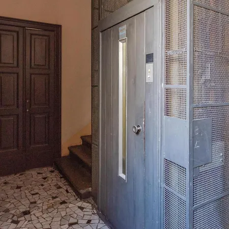 Apartment Secret Family Escape - Cozy Arched Flat