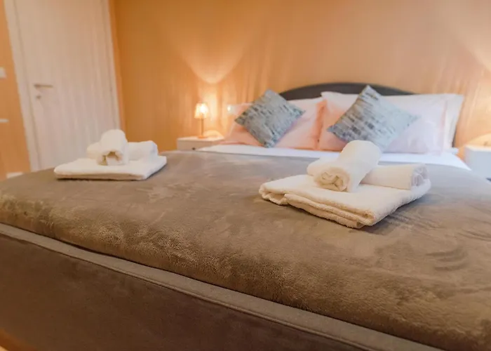 Secret Family Escape - Cozy Arched Flat Apartment *