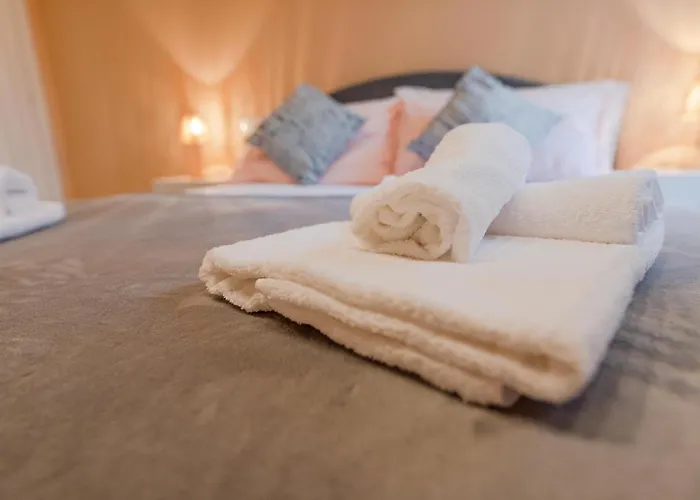 Apartment Secret Family Escape - Cozy Arched Flat